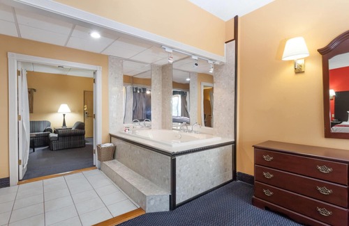 Newburgh Hotel | Ramada by Wyndham Newburgh/West Point