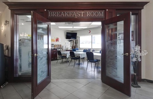 Nisku Hotel | Ramada by Wyndham Nisku Edmonton Airport