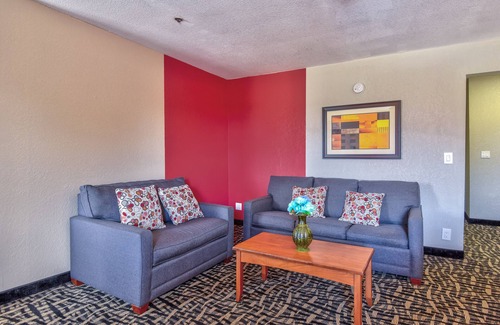Wheatland Hotel | Ramada by Wyndham Oklahoma City Airport North