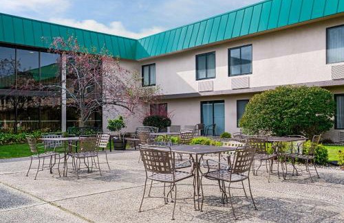 Plymouth Hotel | Ramada by Wyndham Plymouth Hotel & Conference Center