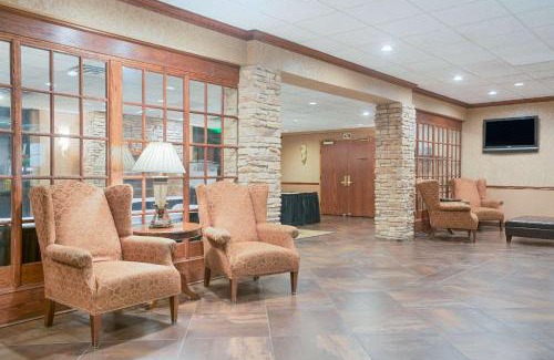 Plymouth Hotel | Ramada by Wyndham Plymouth Hotel & Conference Center