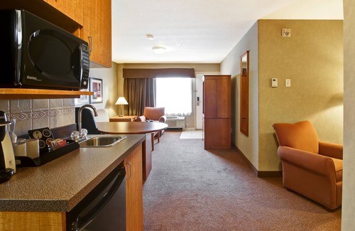 Ponoka Hotel | Ramada by Wyndham Ponoka