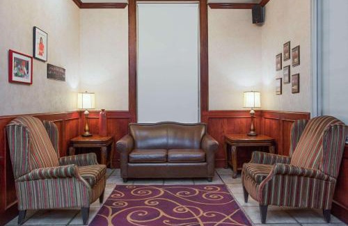 Red Deer Hotel | Ramada by Wyndham Red Deer Hotel & Suites
