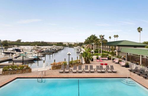 Whitfield Hotel | Ramada by Wyndham Sarasota Waterfront