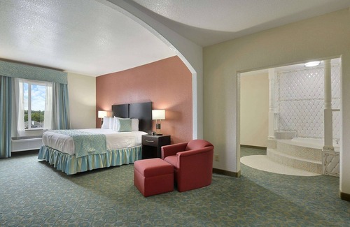 Hewitt Hotel | Ramada by Wyndham South Waco