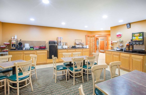 Spirit Lake Hotel | Ramada by Wyndham Spirit Lake/Okoboji