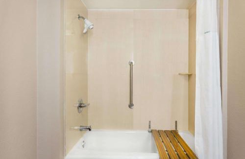 Skyland Park Hotel | Ramada by Wyndham Tuscaloosa