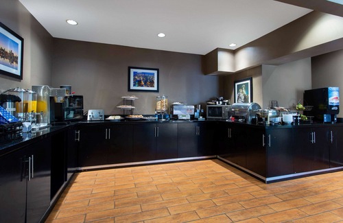 Glendale Heights Hotel | Ramada by Wyndham Glendale Heights/Lombard