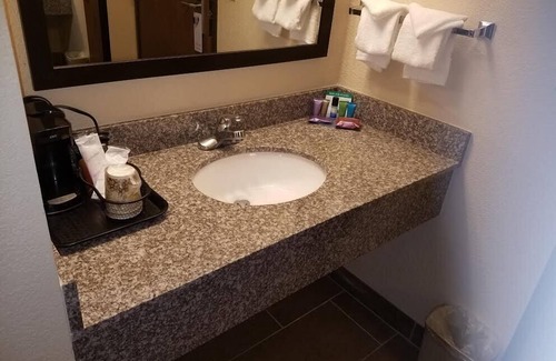 Glendale Heights Hotel | Ramada by Wyndham Glendale Heights/Lombard