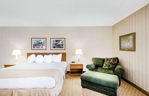 Watertown Hotel | Ramada by Wyndham Watertown/Thousand Islands NY