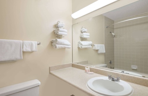 Watertown Hotel | Ramada by Wyndham Watertown/Thousand Islands NY