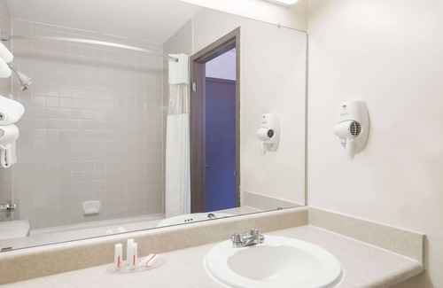 Watertown Hotel | Ramada by Wyndham Watertown/Thousand Islands NY