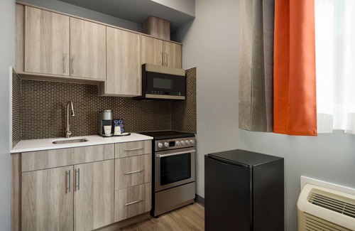 Jasper Place Hotel | Ramada by Wyndham West Edmonton Hotel & Suites