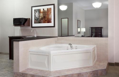 Westlock Hotel | Ramada by Wyndham Westlock