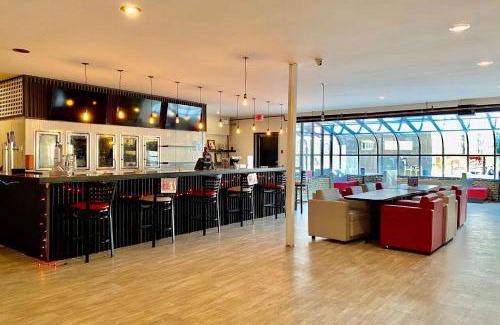 Whitecourt Hotel | Ramada by Wyndham Whitecourt