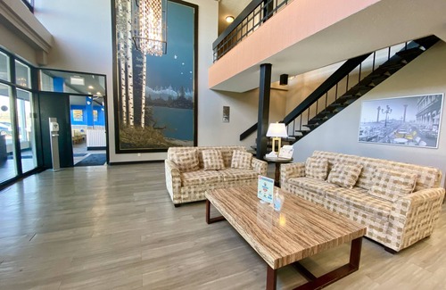 Whitecourt Hotel | Ramada by Wyndham Whitecourt