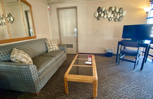 Whitecourt Hotel | Ramada by Wyndham Whitecourt