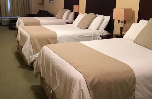 Williams Lake Hotel | Ramada by Wyndham Williams Lake