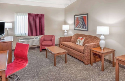 Hammond Hotel | Ramada Hotel & Conference Center by Wyndham Hammond