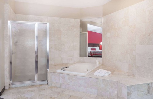 Hammond Hotel | Ramada Hotel & Conference Center by Wyndham Hammond