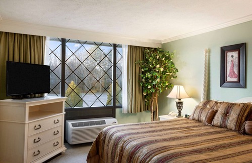 Lewiston Hotel | Ramada Hotel & Conference Center by Wyndham Lewiston