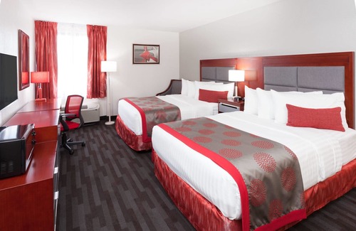 Wheeling Hotel | Ramada Plaza by Wyndham Chicago North Shore