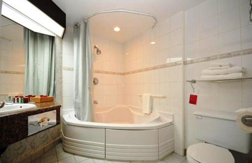 District Saint - Raymond - Vanier Hotel | Ramada Plaza by Wyndham Gatineau/Manoir du Casino