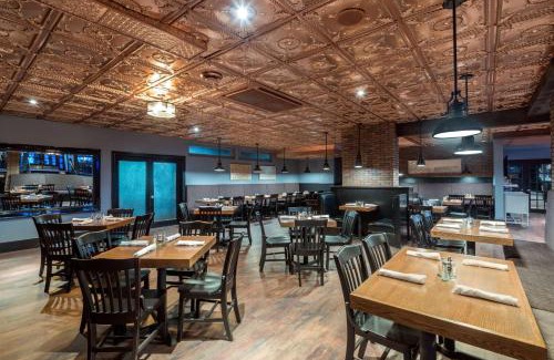 District Saint - Raymond - Vanier Hotel | Ramada Plaza by Wyndham Gatineau/Manoir du Casino