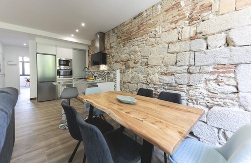 Old Town Apartment | Rambla Eiffel 2 - Holiday Apartment Rental in Girona | Bravissimo
