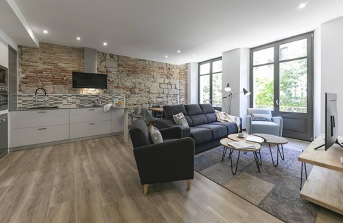 Old Town Apartment | Rambla Eiffel 2 - Holiday Apartment Rental in Girona | Bravissimo