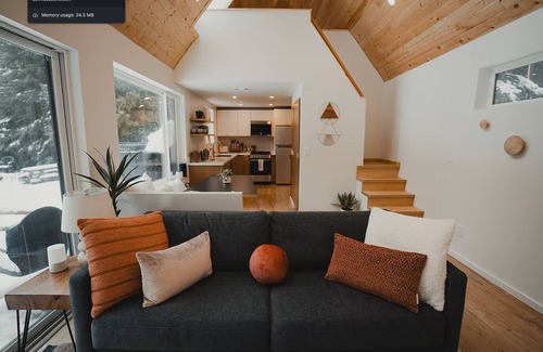 Index Cabin | Ramblin' Rose Riverfront, Hot tub, Pet frdly, Cozy