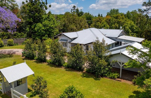 Witta House | Rambling Roses Summar