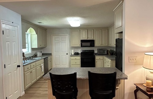 Northport House | Rammer Jammer Retreat - <6 miles from the University of Alabama & Bryant-Denny