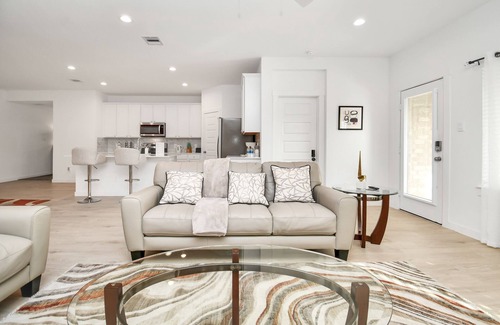 Barker House | Rammies Exquisite Home With Pool Access