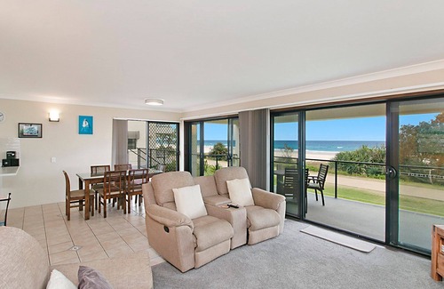 Tugun Apartment | Ramona 1 - Absolute Beachfront Tugun
