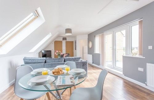 Cowley Apartment | Rana Ct 4 (Lewis Suite) | 1 Bed 1st Floor Apt.