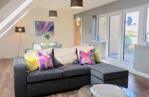Cowley Apartment | Rana Ct 4 (Lewis Suite) | 1 Bed 1st Floor Apt.