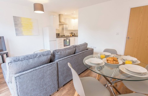 Cowley Apartment | Rana Ct 6 (Bannister Suite) | 1 Bed Ground Floor Apt.
