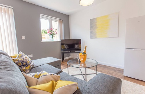 Cowley Apartment | Rana Ct 6 (Bannister Suite) | 1 Bed Ground Floor Apt.
