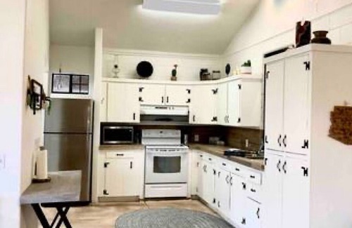 Cottonwood House | Ranch Guest House just minutes from Sedona and Jerome