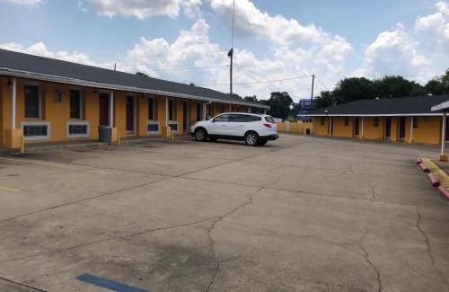 Effie Hotel | Ranch House Motel Marksville