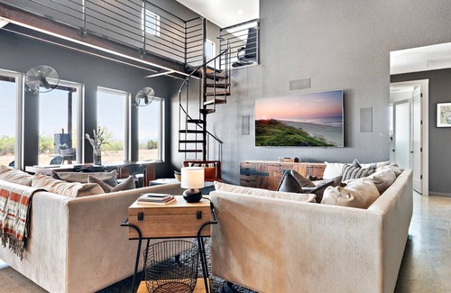 Fredericksburg House | Ranch Overlooking Enchanted Rock - Hot Tub|Gym