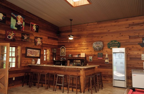 Hockley House | Ranch Retreat on 70 Acres with Private Lake!