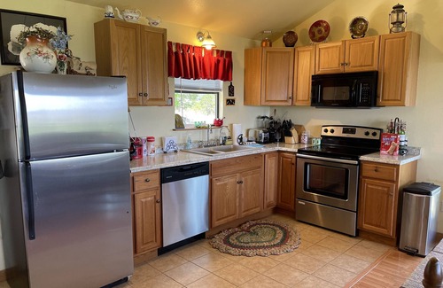 Comfort House | RANCH RETREAT! PEACEFUL GET AWAY! Views, Romantic, Wineries, & Hiking