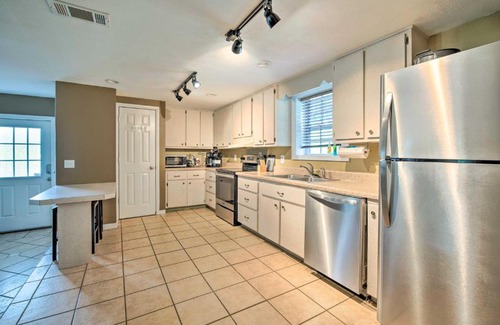Steinhatchee House | Ranch-Style Gem Charcoal Grill, Kayak and Boat