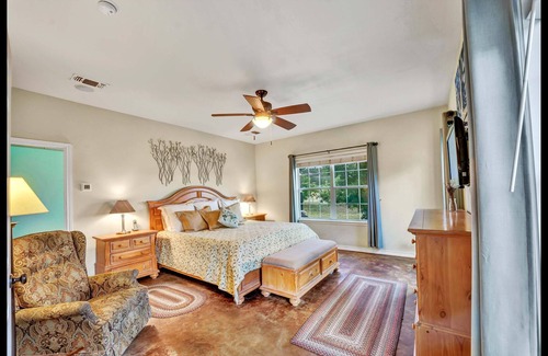Fredericksburg Villa | Ranch Villa & Vineyard in the Hill Country
