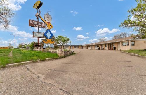 Medicine Hat Hotel | Ranchmen Motel