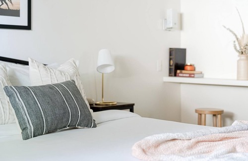 North University Apartment | Rancho Del Sol l No Service Fees 55 Roku TV