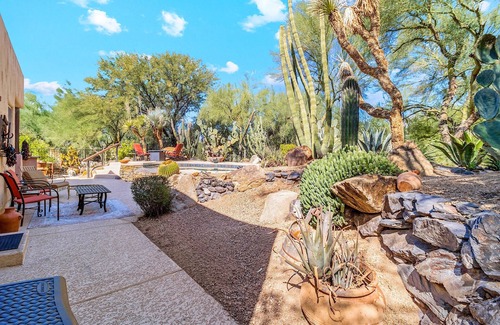 Miramonte House | Rancho Villa - Southwestern home in Rancho Manana