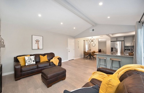 Sacramento House | RanchoHouse with Pool LargeYard Downtown Shopping